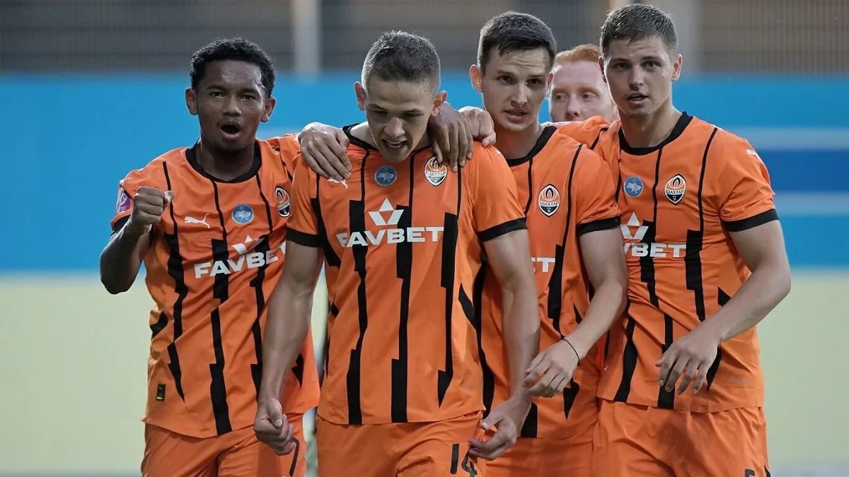 Данило Сікан (в центрі) / ФК Шахтар