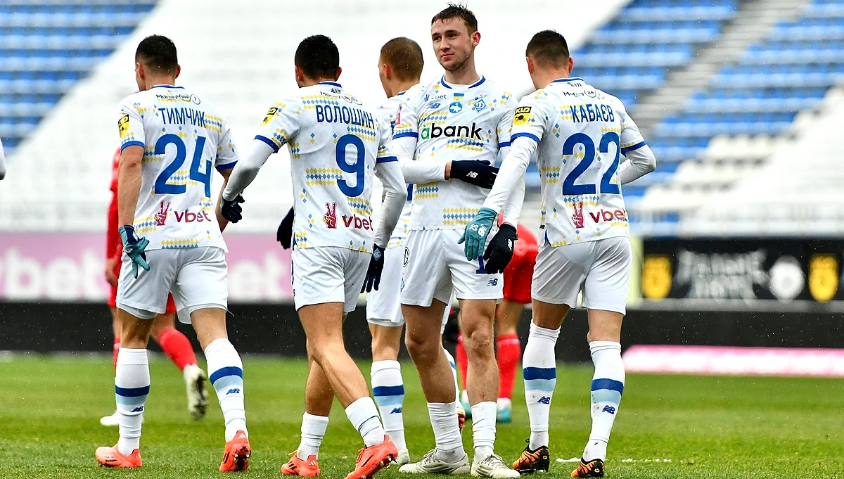 Назар Волошин (в центре) / ФК Динамо