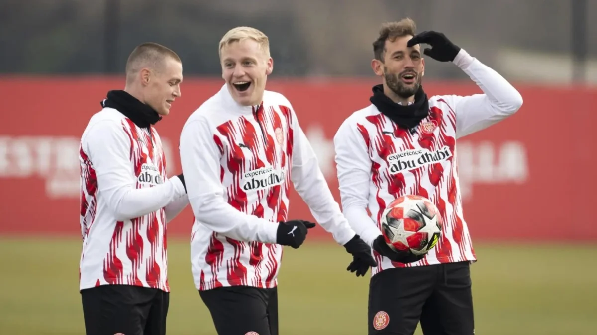 Циганков з гравцями Жирони / EFE