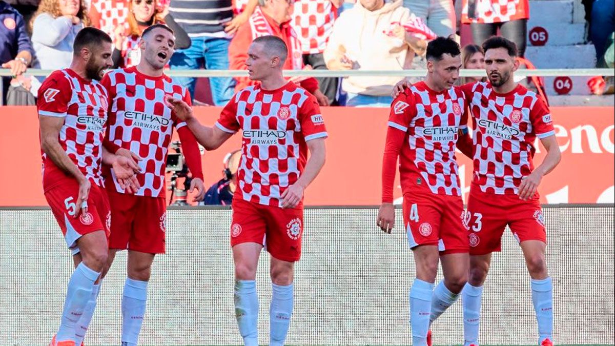 Віктор Циганков (у центрі) разом з партнерами по Жироні / LaLiga