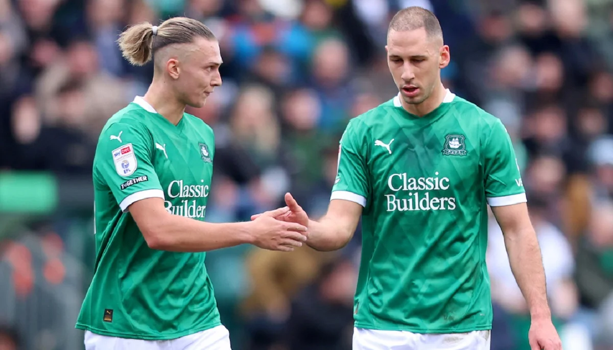 Максим Таловєров (ліворуч) / ФК Плімут