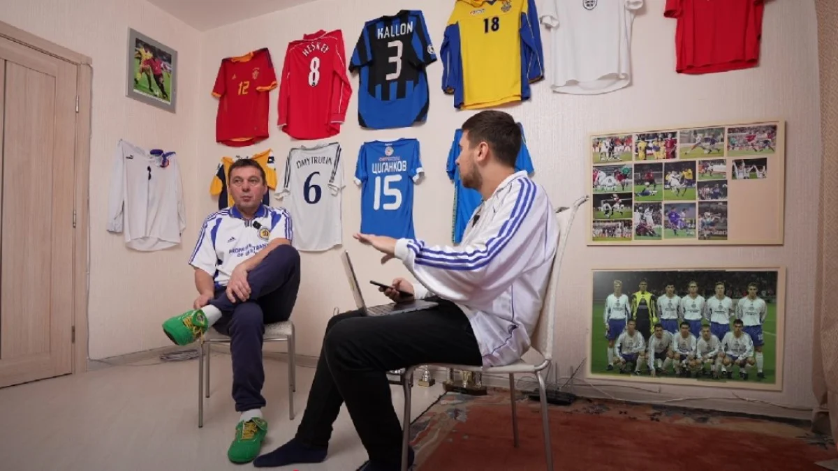 Юрій Дмитрулін (ліворуч) у новому відео Sportarena / скріншот