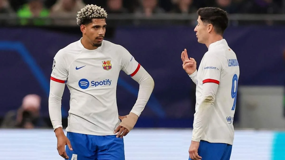 Араухо и Левандовски / EFE