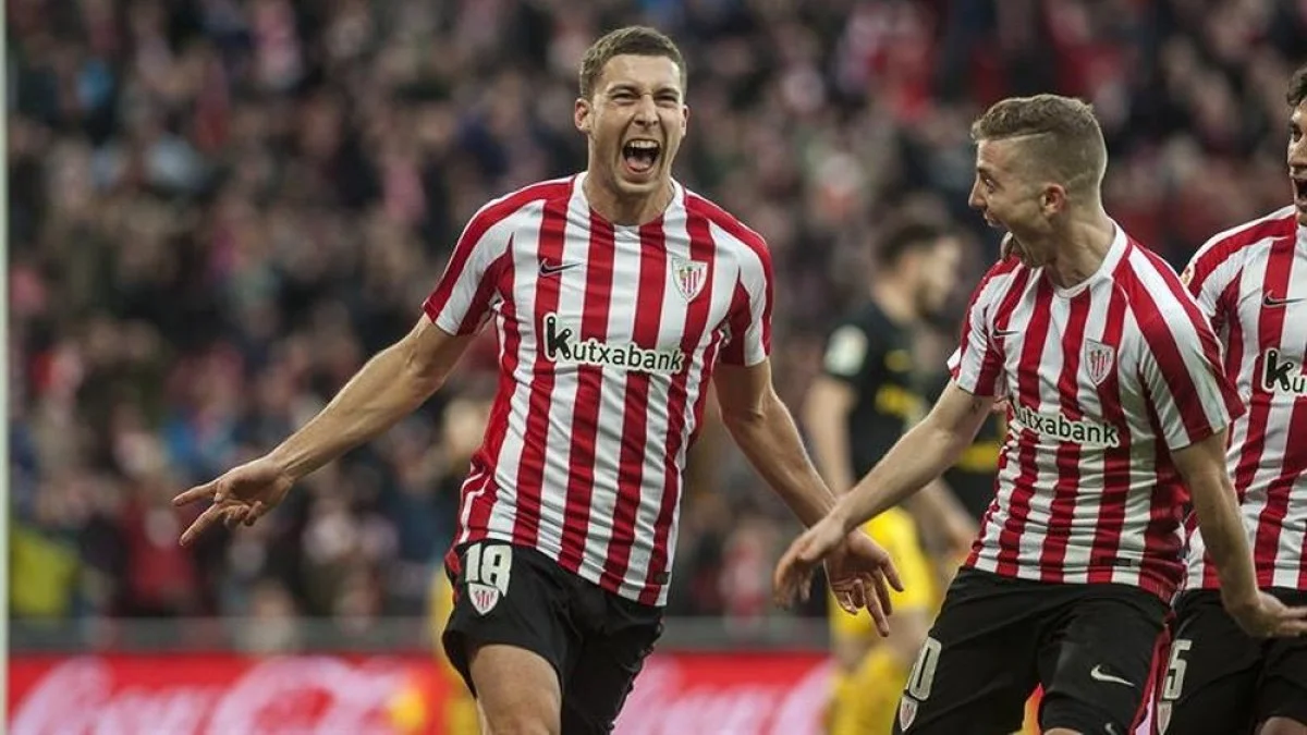 Оскар де Маркос (в центре) / EFE