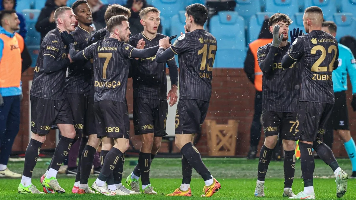 Радость игроков Трабзоспора / фото: ФК Трабзонспор