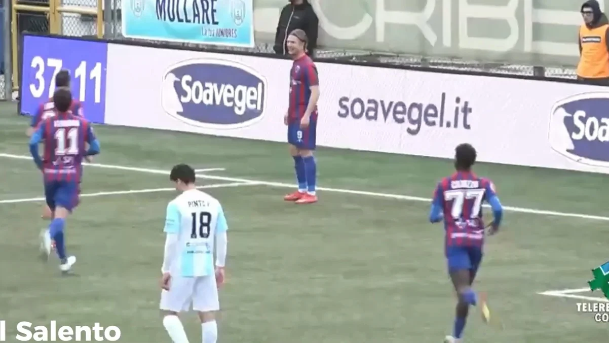 Фото к новости: Претендент на Пушкаша: видео безумного гола ударом "скорпиона" с чемпионата Италии