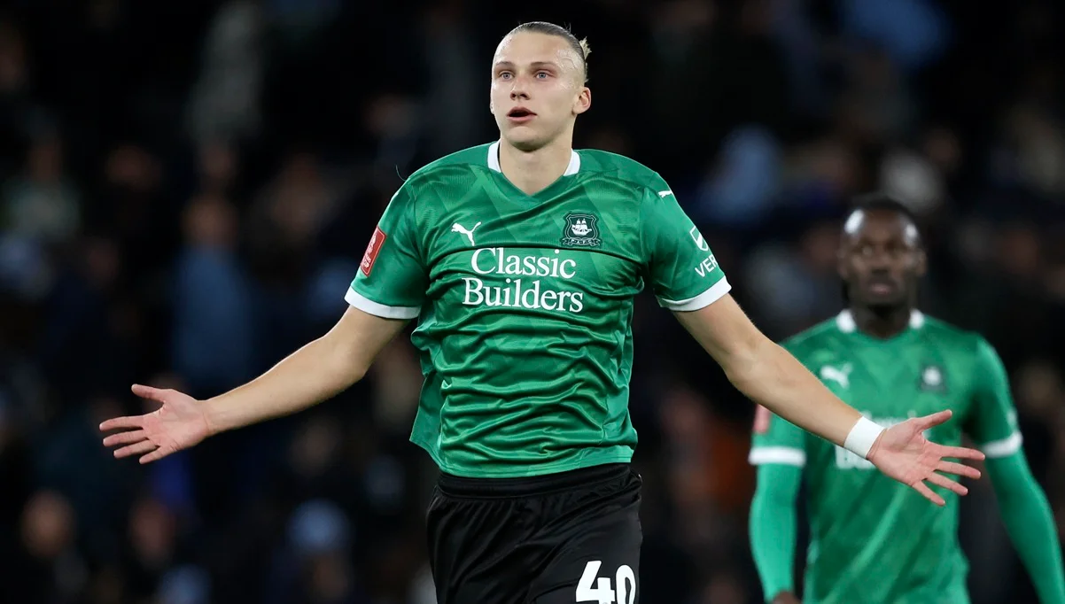 Максим Таловеров / фото: Neal Simpson/Sportsphoto/Allstar via Getty Images