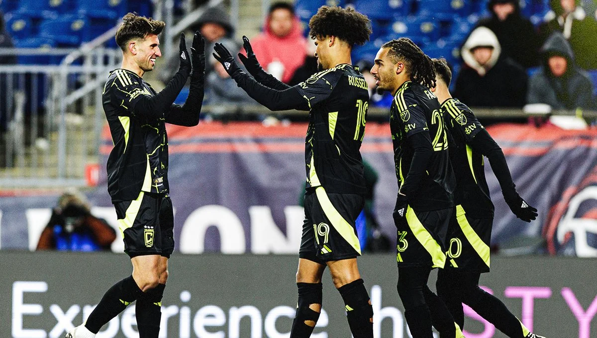 Євген Чеберко (ліворуч) / ФК Коламбус Крю