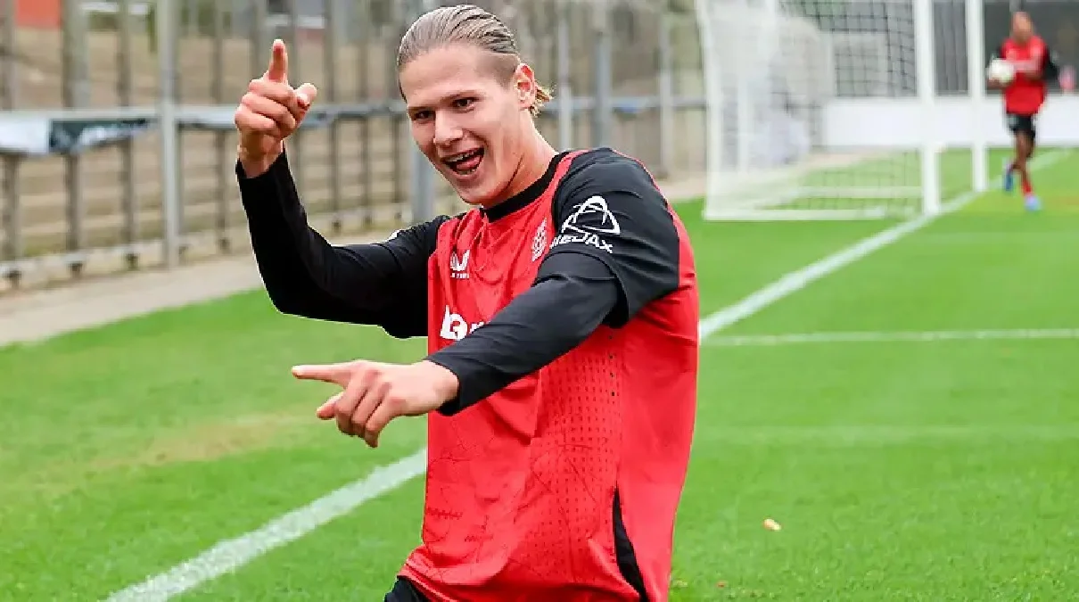 Артем Степанов / ФК Байер