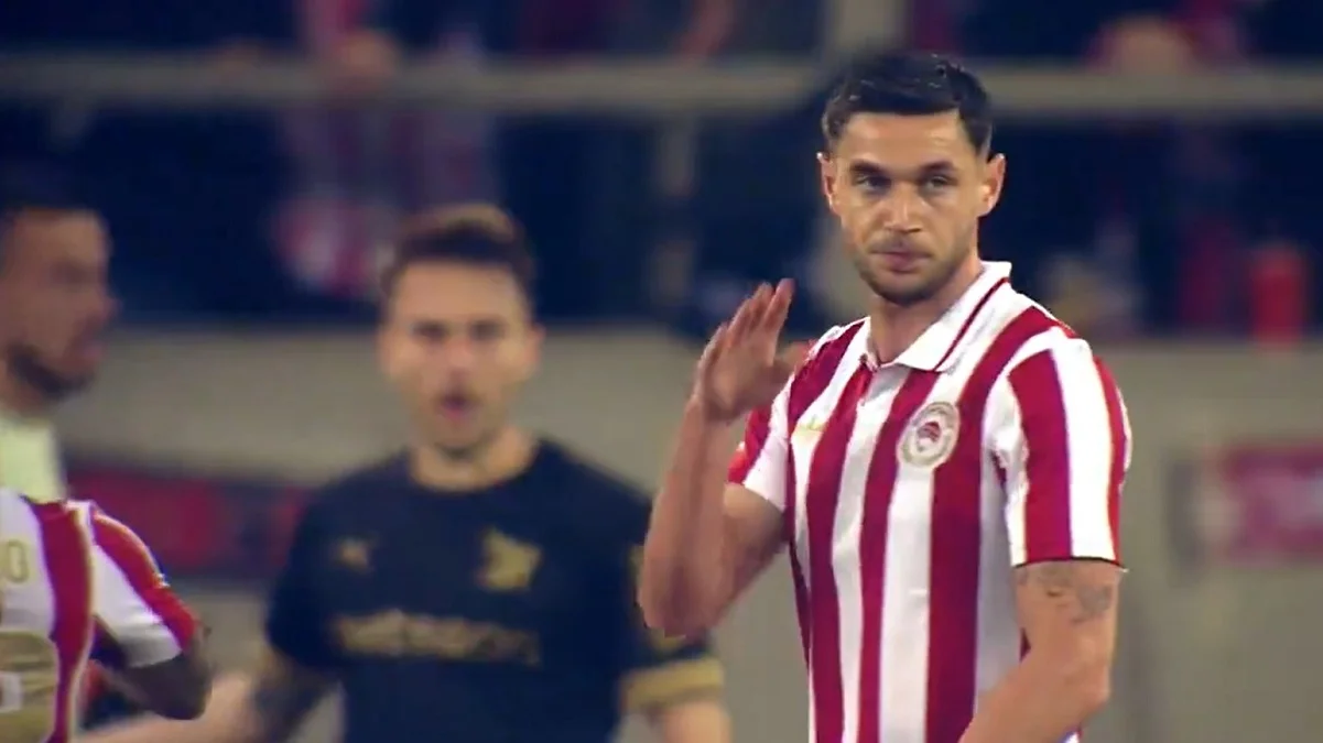 Фото к новости: Яремчук не забил в пустые ворота и почти заработал пенальти – Олимпиакос в большинстве завершил регулярный сезон триумфом