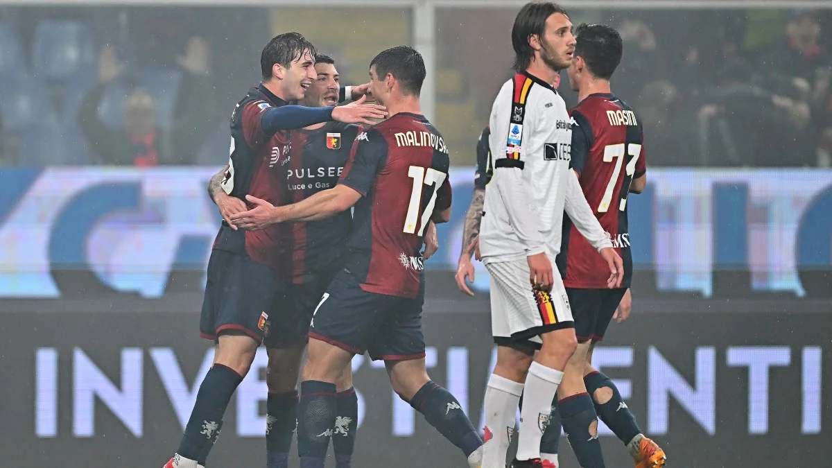 Фабио Миретти и Руслан Малиновский празднуют забитый мяч / Getty Images