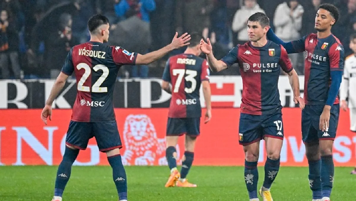 Руслан Маліновський (в центрі) / ФК Дженоа