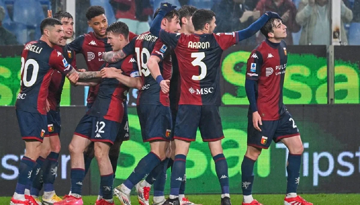 Руслан Малиновский (слева) / ФК Дженоа