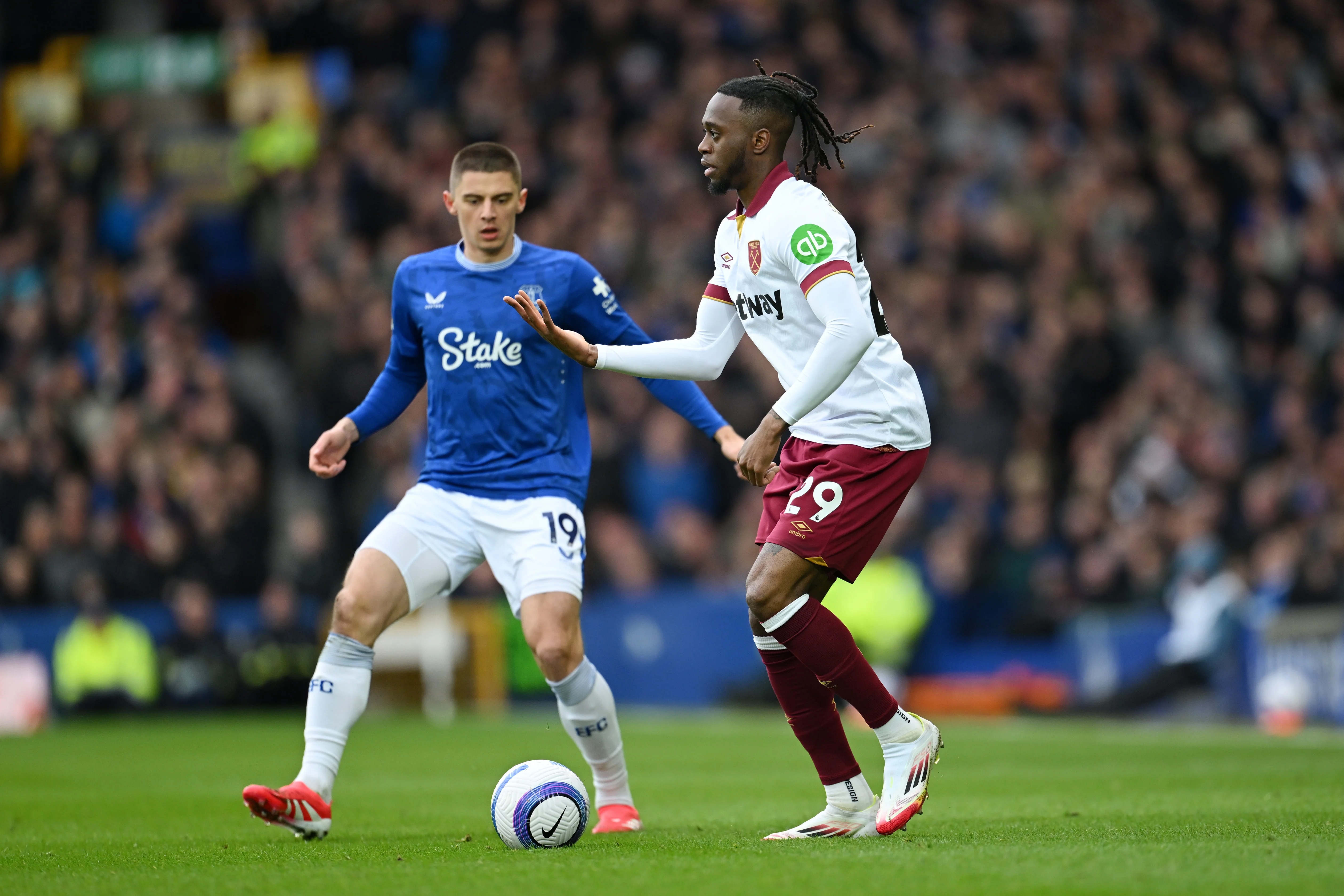 Виталий Миколенко в матче против Вест Хэма / Michael Regan/Getty Images