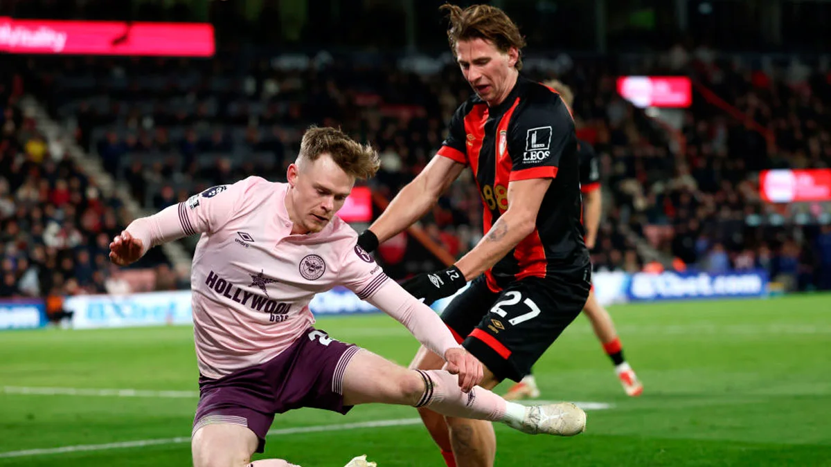 Ілля Забарний у матчі проти Брентфорда / Dan Istitene/Getty Images