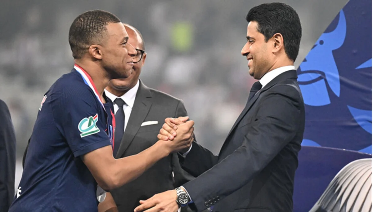 Кіліан Мбаппе та Нассер Аль-Хелаїфі / фото: Icon Sport/Anthony Bibard