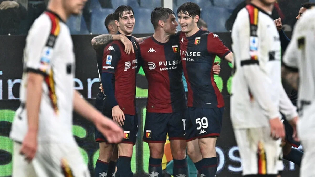 Маліновський в обіймах партнерів / ANSA