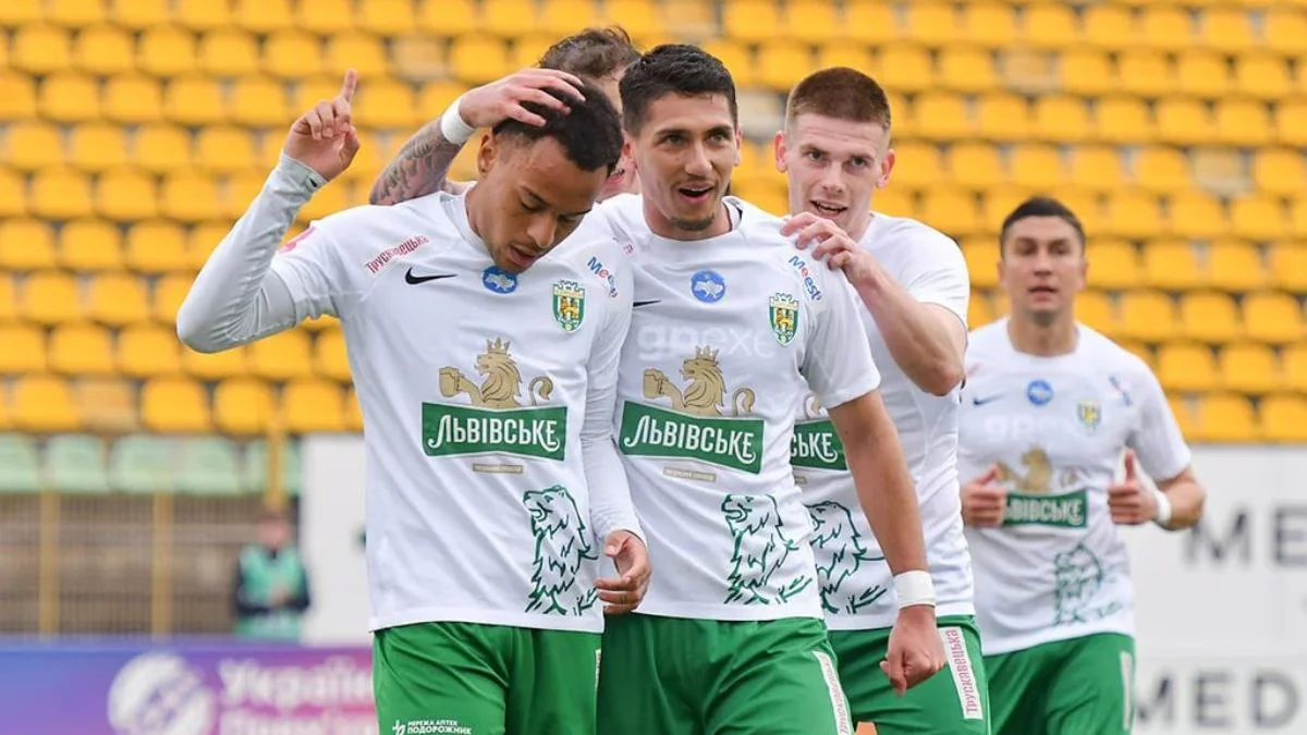 Бруниньо с партнерами / Фото: ФК Карпаты