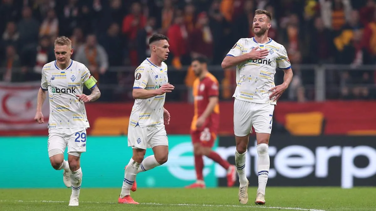 Буяльський, Тимчик та Ярмоленко / Ahmad Mora/Getty Images