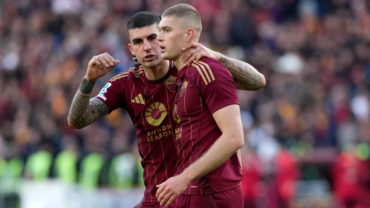 Манчіні та Довбик / фото: Elianton/Mondadori Portfolio via Getty Images