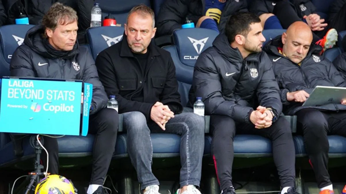 Гансі Флік з помічниками / фото: офіційний сайт Ла Ліги