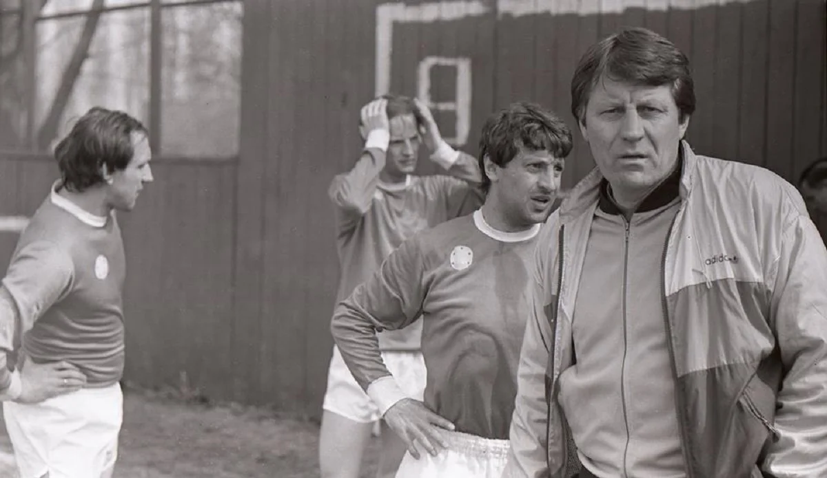 Борис Шуршин позаду Євгена Кучеревського / Фото з архіву