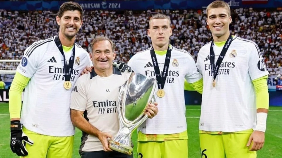 Куртуа, Лунін та Гонсалес із тренером / фото ФК Реал