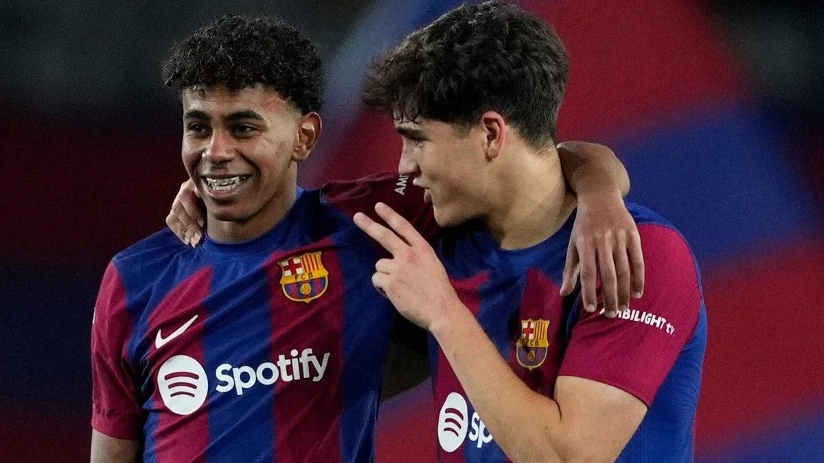 Ламин Ямаль и Пау Кубарси / EFE