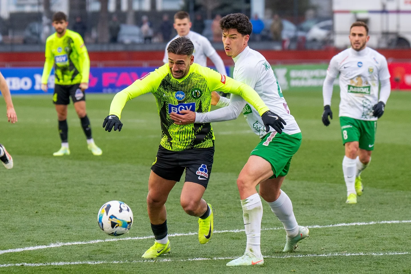 Фото к новости: Полесье спасло ничью с Карпатами в битве за еврокубки – житомиряне трижды попадали в каркас, "львы" требовали пенальти