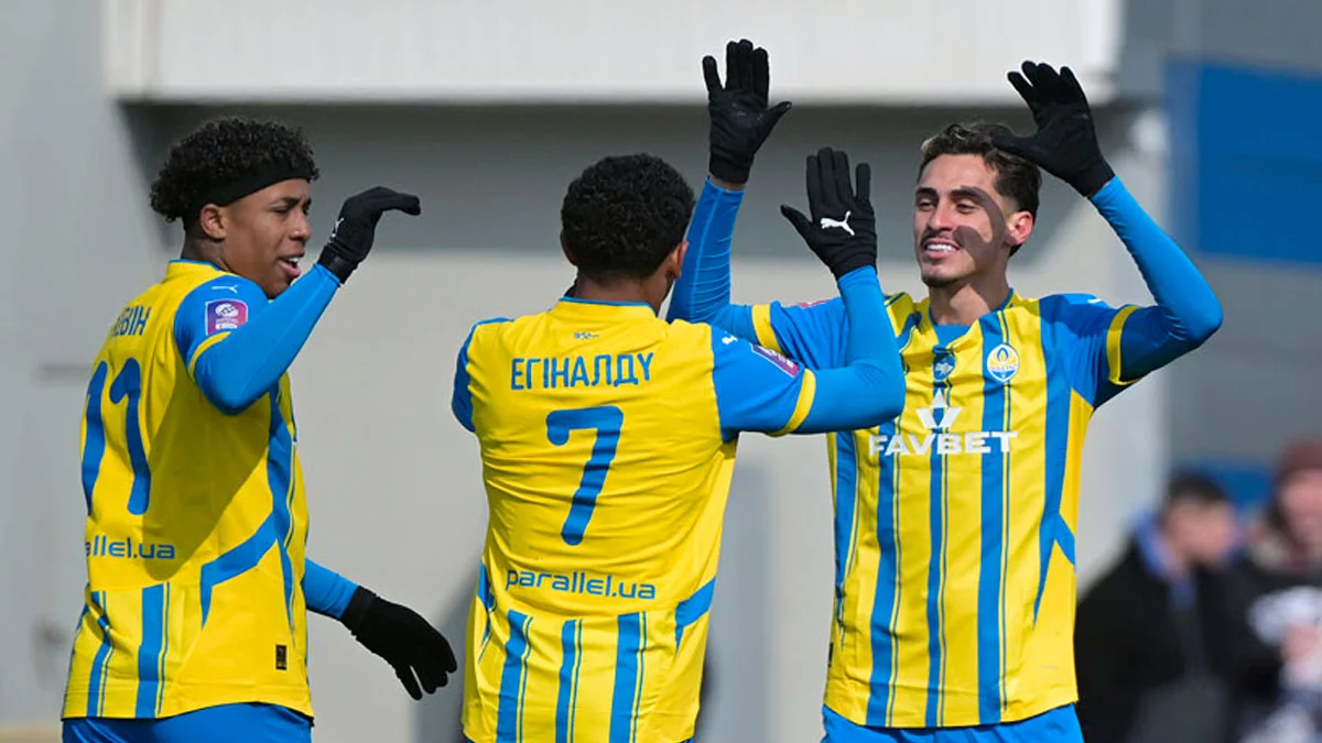 Фото к новости: Шахтер разгромил ЛНЗ за 13 минут – Марлон приобщился к трем голам, оформив дубль, Фесюн дебютировал за "горняков"