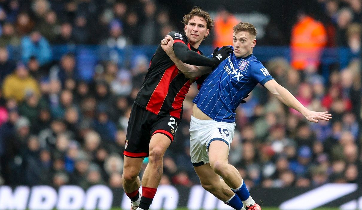 Ілля Забарний / Photo by Robin Jones - AFC Bournemouth/AFC Bournemouth via Getty Images