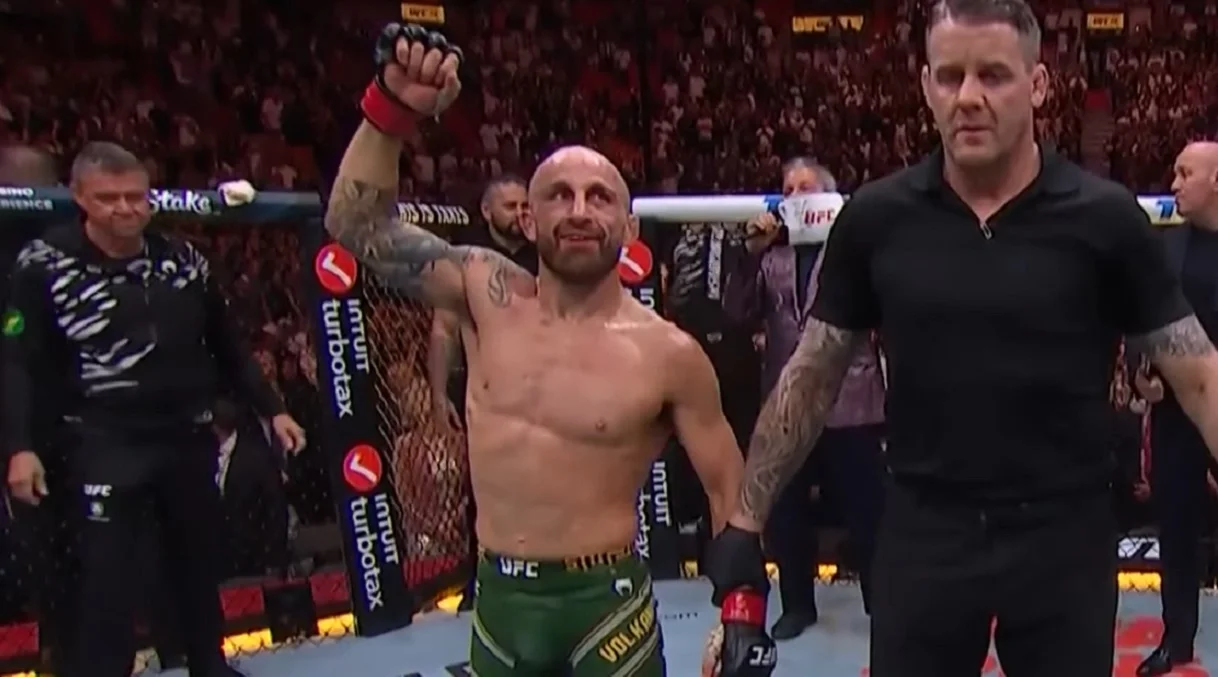 Александер Волкановскі / Скрін