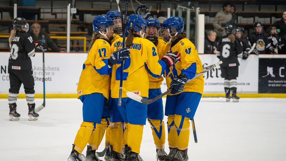 Фото к новости: Сборная Украины разгромила Турцию, одержав дебютную победу на женском чемпионате мира по хоккею