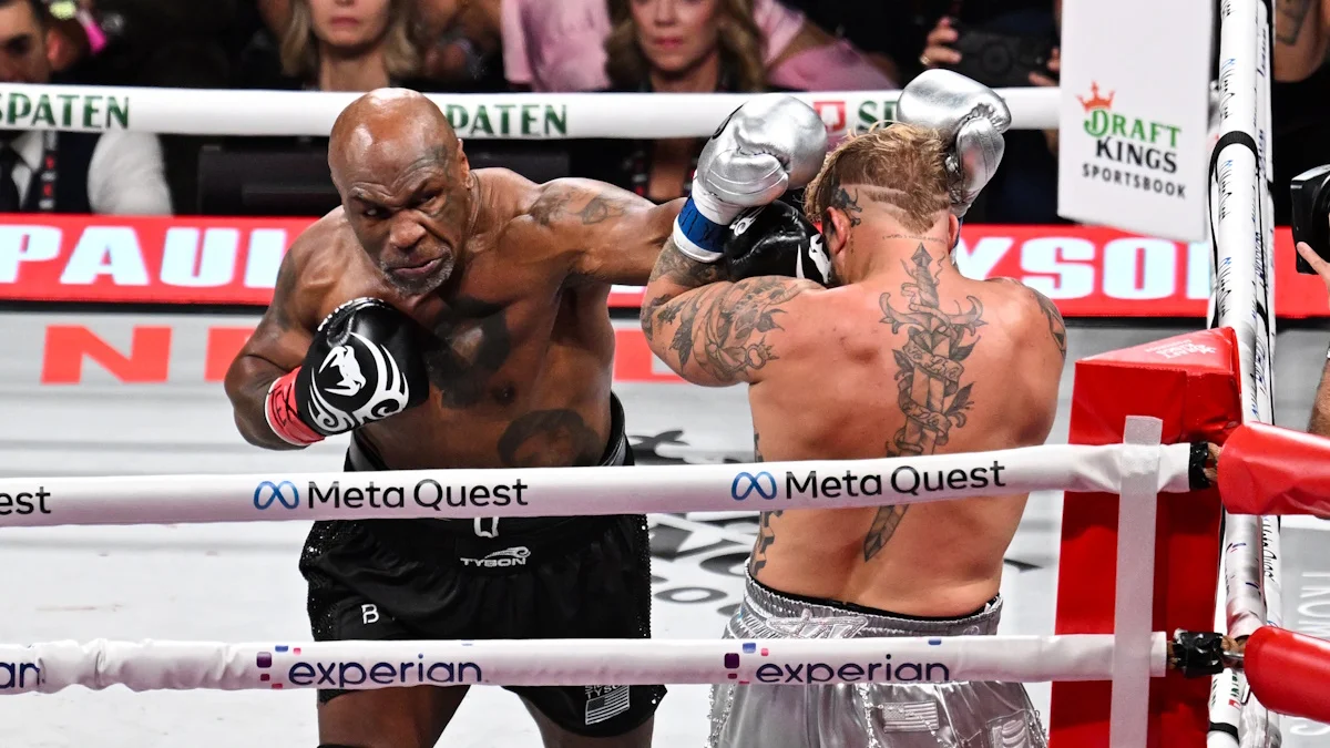 Майк Тайсон против Арона Пола / GettyImages