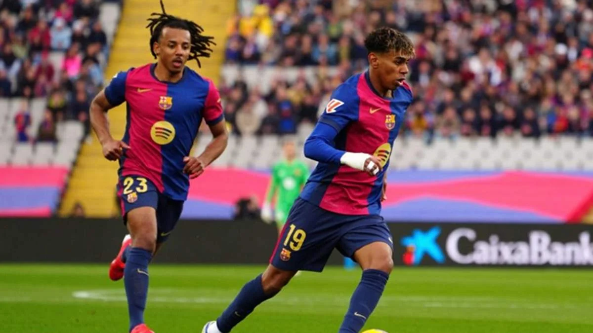 Жюль Кунде та Ламін Ямаль / фото: офіційний сайт Ла Ліги