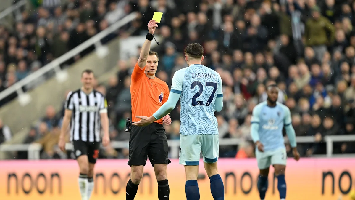 Илья Забарный на фоне Антуана Семеньо (справа) / Getty Images