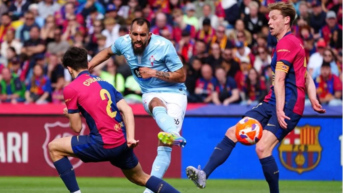 Фото к новости: Барселона оформила камбэк, дожав Сельту в зрелищном матче с 7 голами – травма Левандовски, хет-трик Иглесиаса