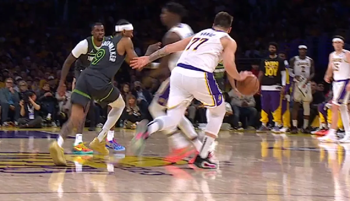 Лос-Анджелес Лейкерс – Міннесота Тімбервулв / Стоп-кадр з відео