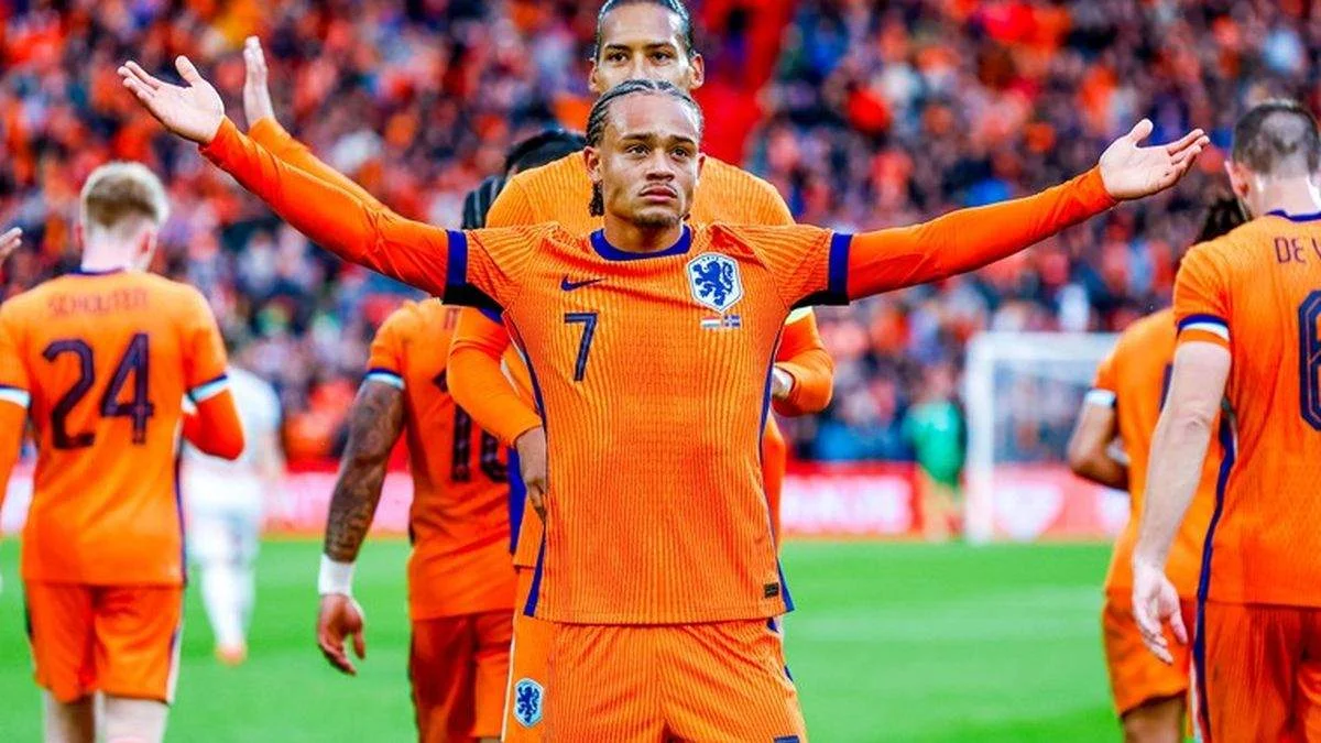 Хави Симонс / Pro Shots