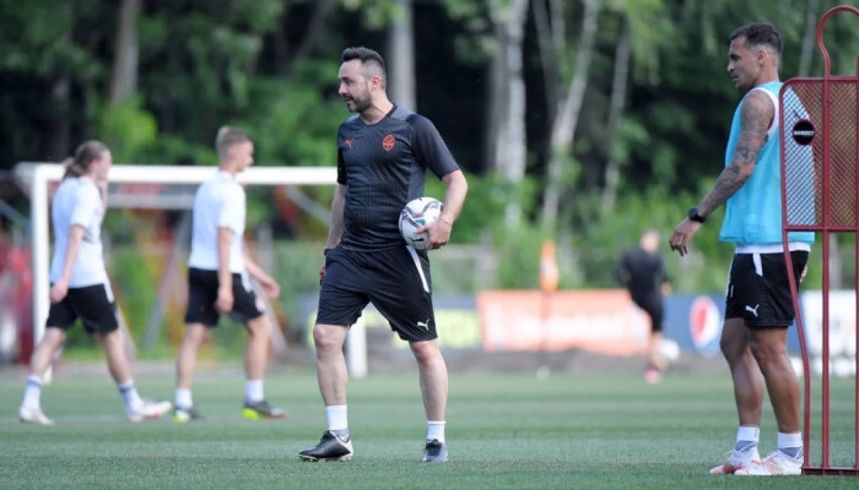 Роберто Де Дзерби / Шахтер