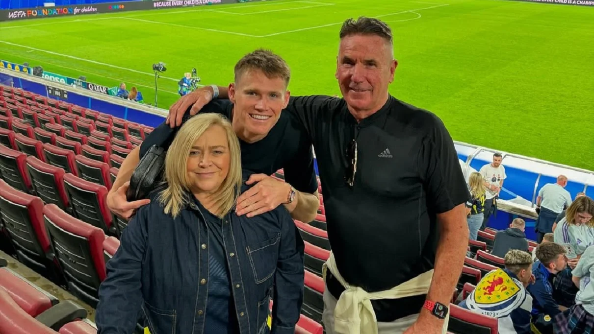 Мактомінай з батьками / Фото зі соцмереж