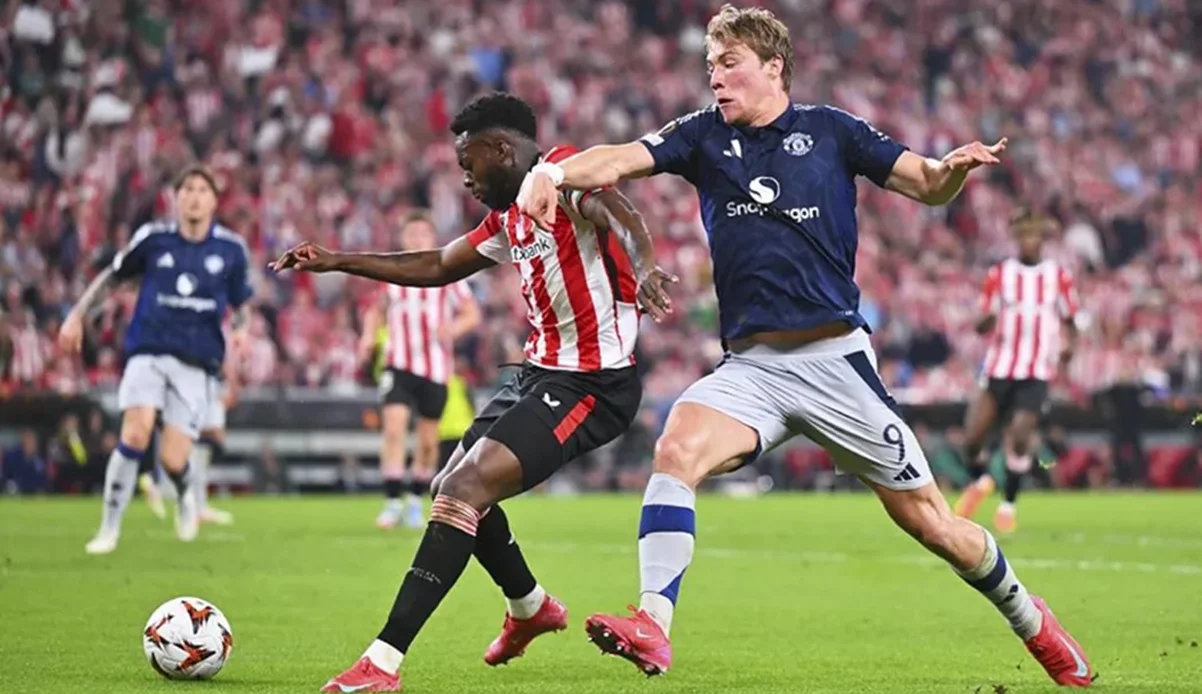 Іньякі Вільямс і Расмус Хьойлунд / фото: EFE