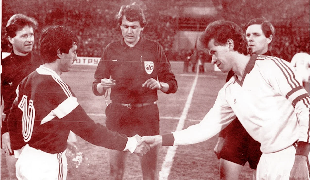 Жиресс і Литовченко перед матчем Дніпро – Бордо у 1985-му / FC DNIPRO HISTORY & STATISTICS