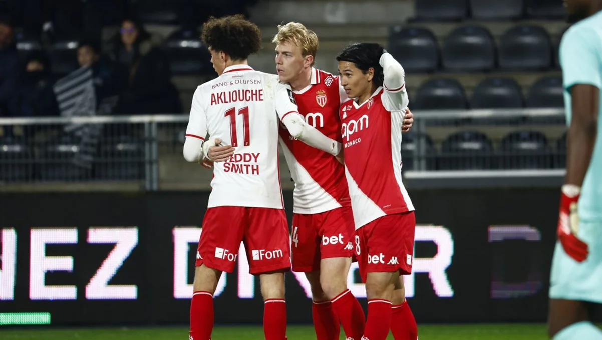 Фото до новини: Монако обійшов Де Дзербі в таблиці, перегравши аутсайдера, Тулуза зберегла місце на наступний сезон, здолавши Ренн