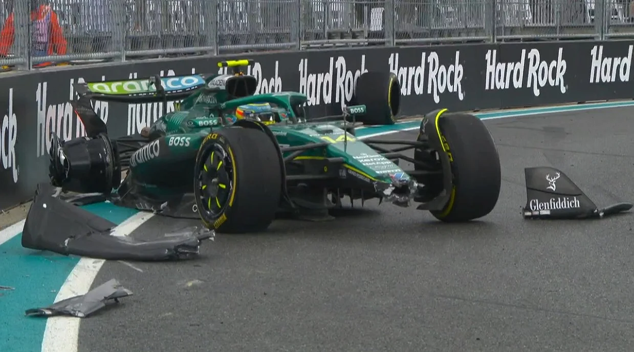 Болід Алонсо після підбивання Лоусона / Скрін