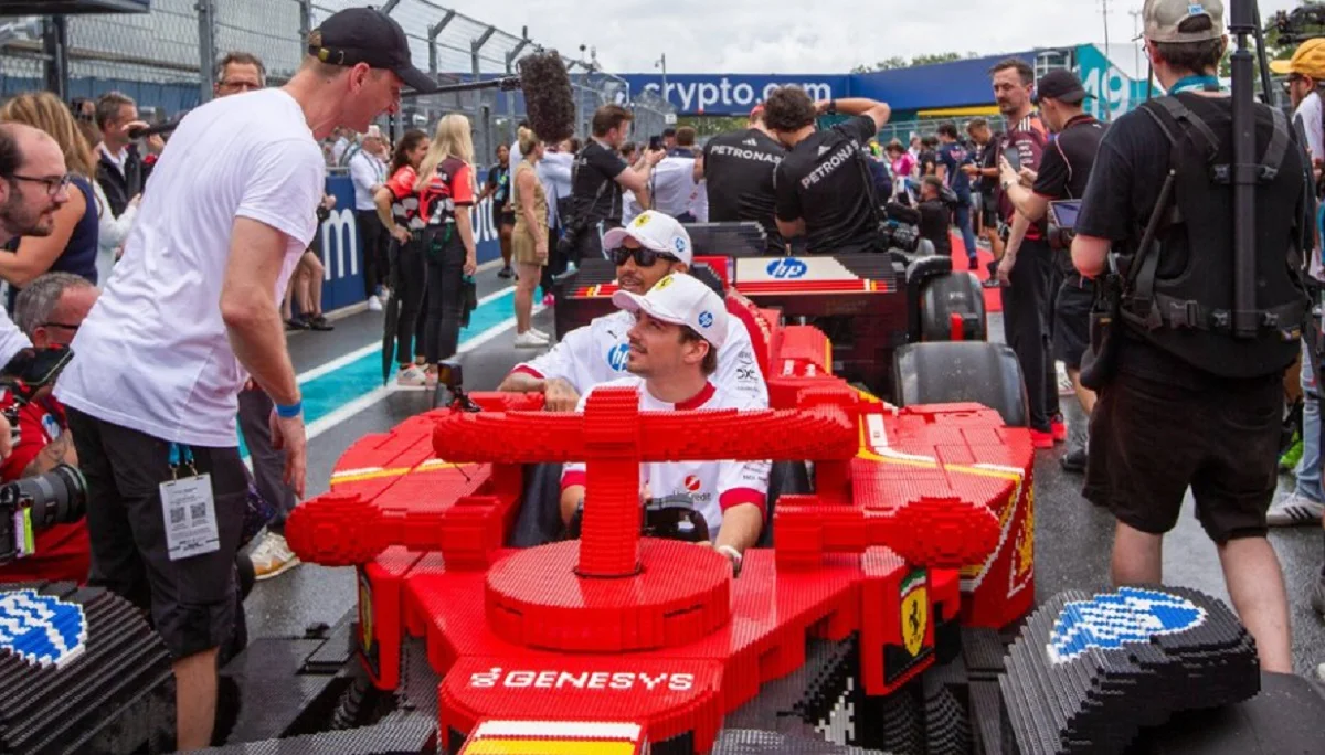 Шарль Леклер за рулем лего-болида / Фото из соцсетей