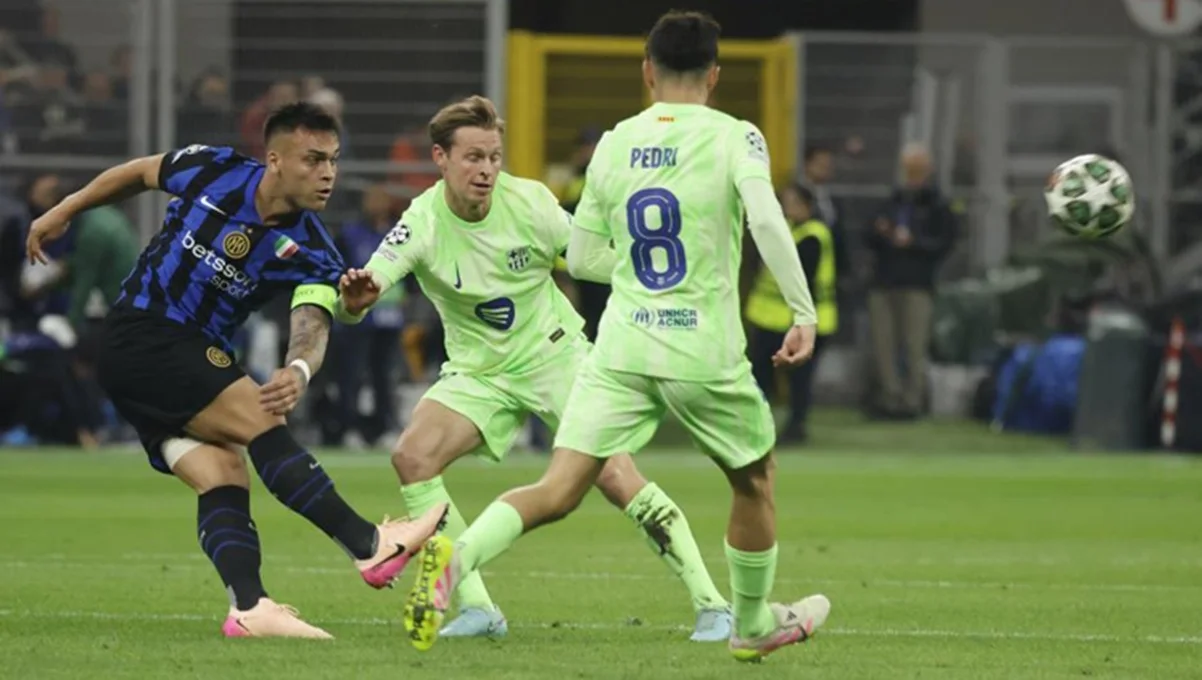 Лаутаро, де Йонг и Педри / фото: Pep Morata / Propias