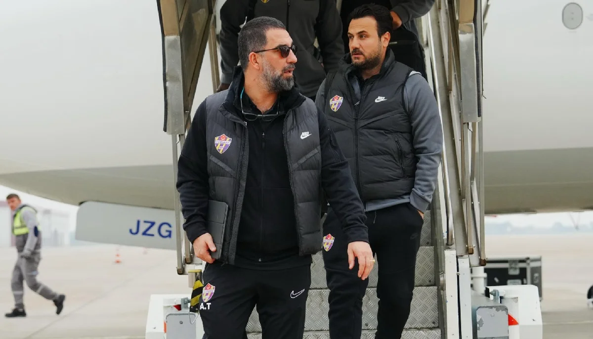 Арда Туран (ліворуч) / ФК Еюпспор