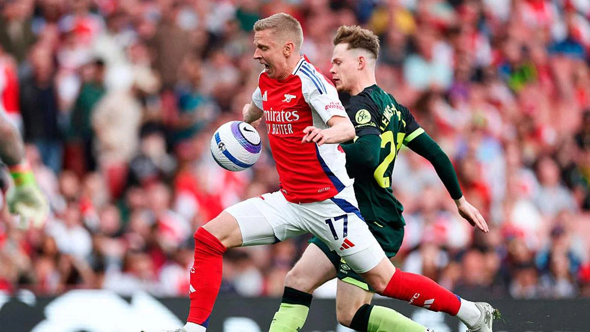 Зінченко проти Брентфорда / ADRIAN DENNIS/AFP via Getty Images