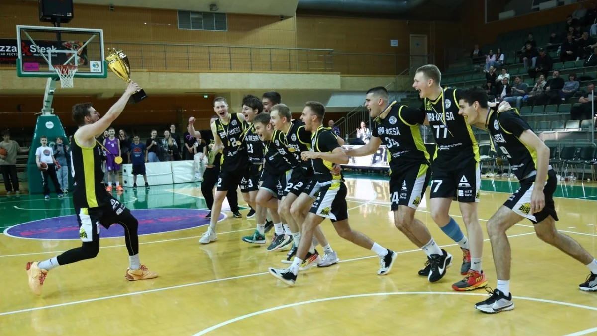 Святкування БІПА-2 перемоги в Першій лізі / фото: Федерація баскетболу України